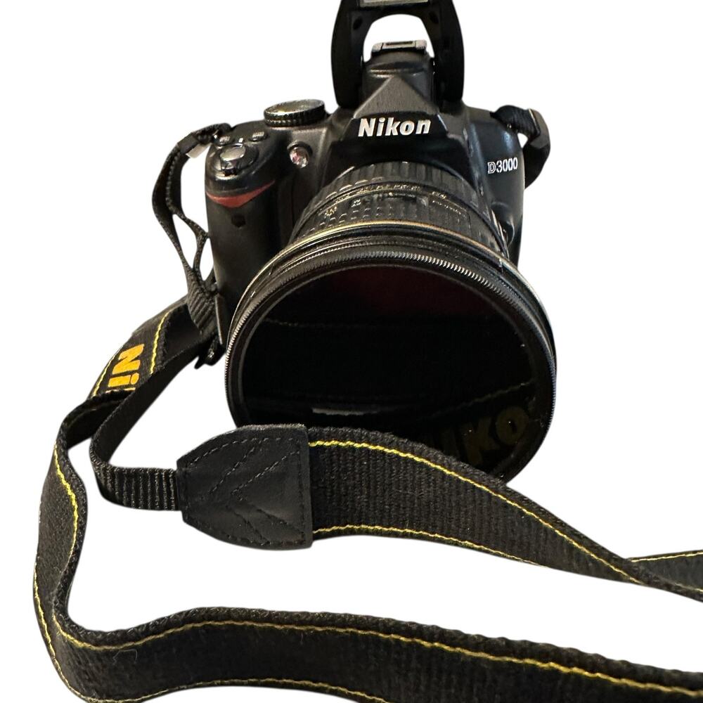 Nikon D3000 Digital SLR Camera Black + Tokina SD 12-24mm f4 (IF) DX Len Lens - Picture 2 of 3